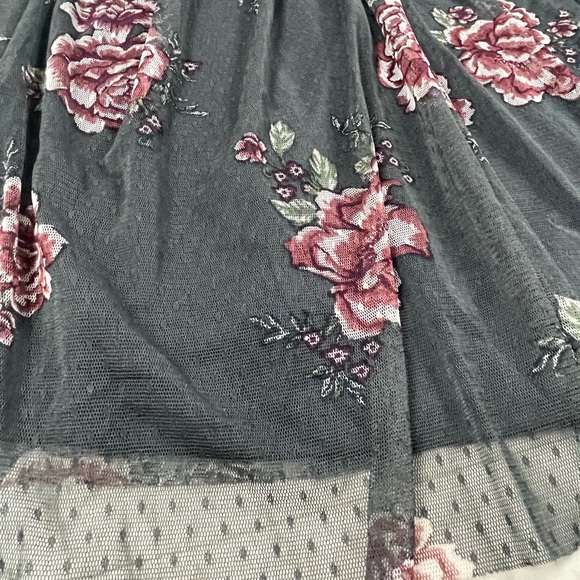 Torrid Floral Gray Sleeveless Mesh Overlay Romantic Blouse Size 0 - Picture 5 of 12